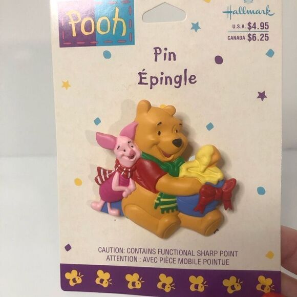 HALLMARK Disney Christmas Pin WINNIE THE POOH & PIGLET w/ HONEY POT Lapel pin - Picture 3 of 6